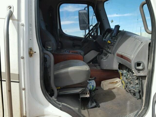 1FVACWDJ26HW57768 - 2006 FREIGHTLINER M2 106 MED WHITE photo 5