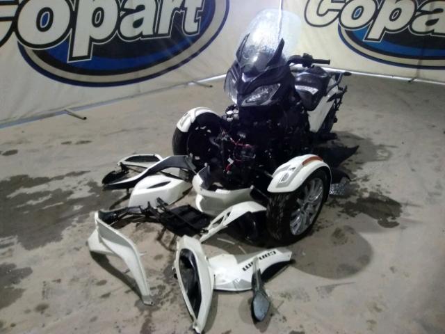 2BXNCBC15DV001502 - 2013 CAN-AM SPYDER ROA WHITE photo 2