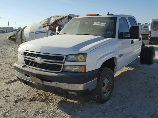 1GCJC33D07F101767 - 2007 CHEVROLET SILVERADO WHITE photo 2