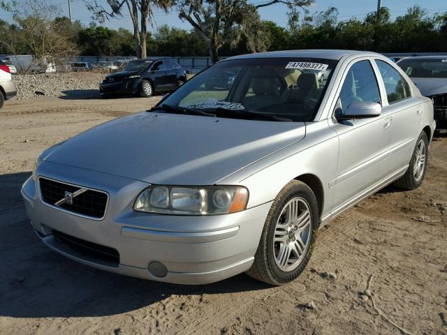 YV1RS592652451426 - 2005 VOLVO S60 2.5T SILVER photo 2