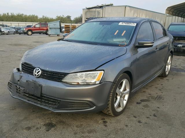 3VWDZ7AJ2BM370306 - 2011 VOLKSWAGEN JETTA SE CHARCOAL photo 2