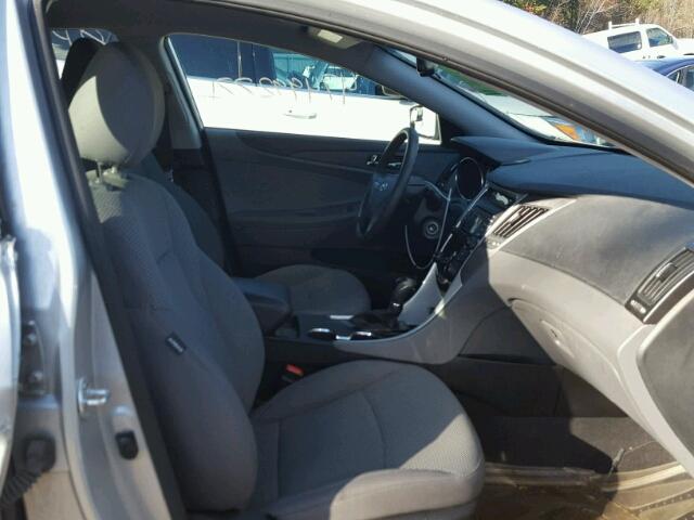 5NPEB4AC0CH394526 - 2012 HYUNDAI SONATA GLS SILVER photo 5