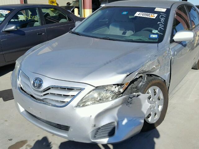 4T4BF3EK4BR111621 - 2011 TOYOTA CAMRY BASE SILVER photo 9