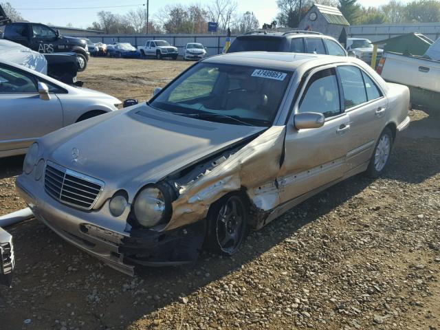 WDBJF65J0YB099229 - 2000 MERCEDES-BENZ E 320 GOLD photo 2