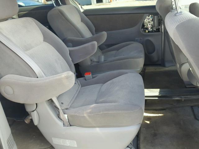 5TDZK23C79S284966 - 2009 TOYOTA SIENNA CE GRAY photo 6