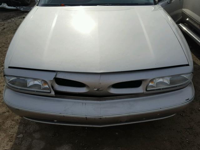 1G3HN52K3V4869689 - 1997 OLDSMOBILE 88 BASE SILVER photo 7