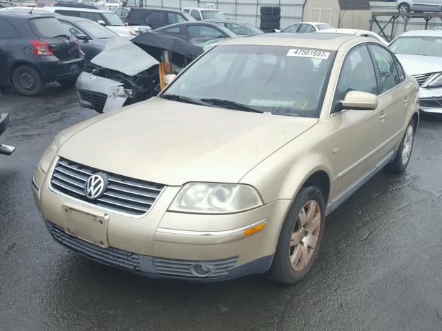 WVWRH63B41P295242 - 2001 VOLKSWAGEN PASSAT GLX GOLD photo 2