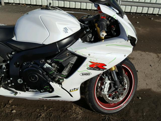 JS1GR7MA9H2101743 - 2017 SUZUKI GSX-R750 WHITE photo 9