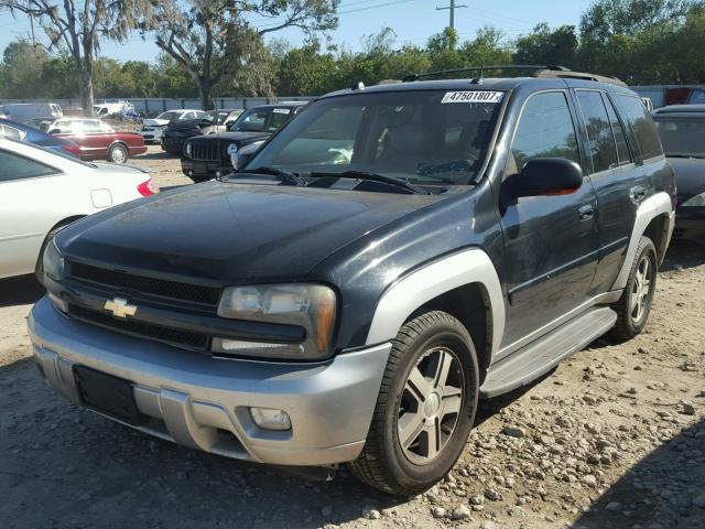 1GNDT13S552324981 - 2005 CHEVROLET TRAILBLAZE BLACK photo 2