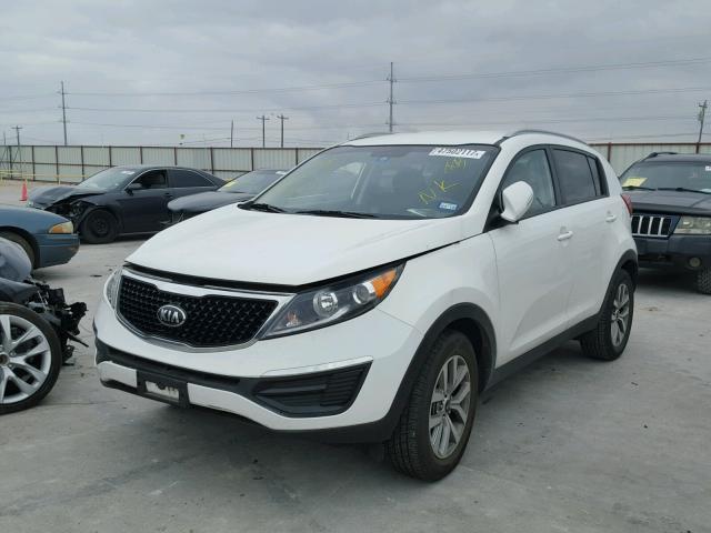 KNDPB3AC2F7738840 - 2015 KIA SPORTAGE L WHITE photo 2