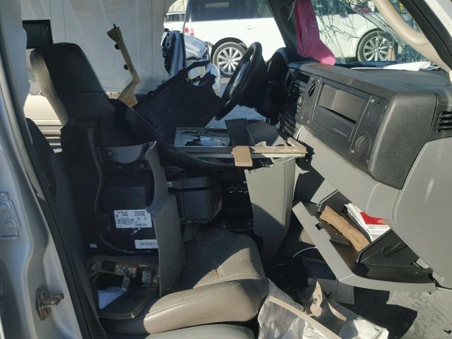 1J8HH48K16C255085 - 2006 JEEP COMMANDER SILVER photo 5