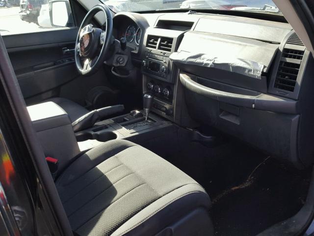 1C4PJMAK5CW103497 - 2012 JEEP LIBERTY SP BLACK photo 5