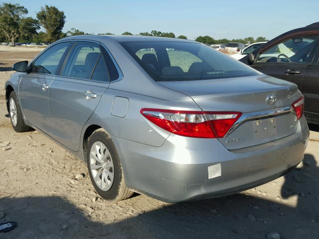 4T1BF1FK7FU897420 - 2015 TOYOTA CAMRY LE SILVER photo 3