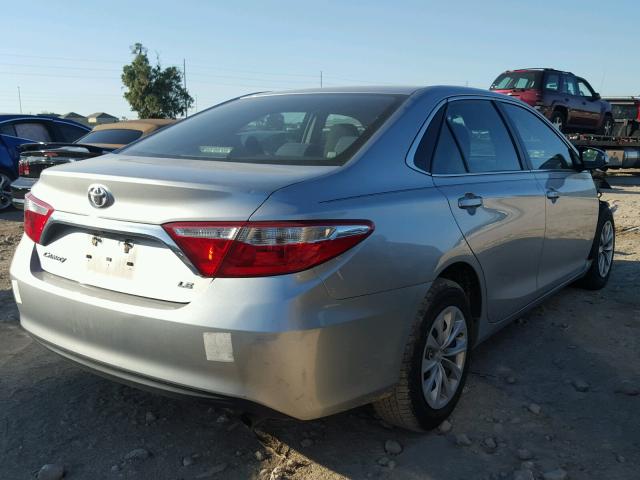 4T1BF1FK7FU897420 - 2015 TOYOTA CAMRY LE 银色 照片 4