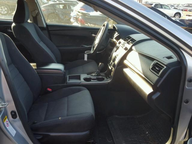 4T1BF1FK7FU897420 - 2015 TOYOTA CAMRY LE 银色 照片 5
