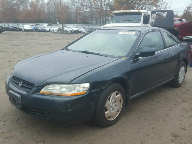 1HGCG2244XA019693 - 1999 HONDA ACCORD LX GREEN photo 2