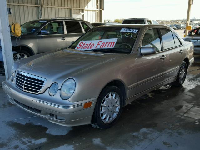 WDBJF65J7YA981438 - 2000 MERCEDES-BENZ E 320 GRAY photo 2