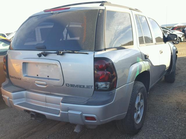 1GNDT13S542414288 - 2004 CHEVROLET TRAILBLAZE SILVER photo 4