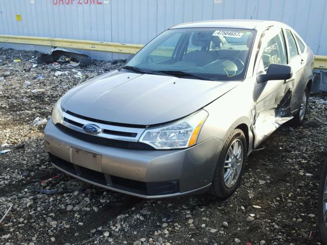 1FAHP35N58W187013 - 2008 FORD FOCUS SE GRAY photo 2