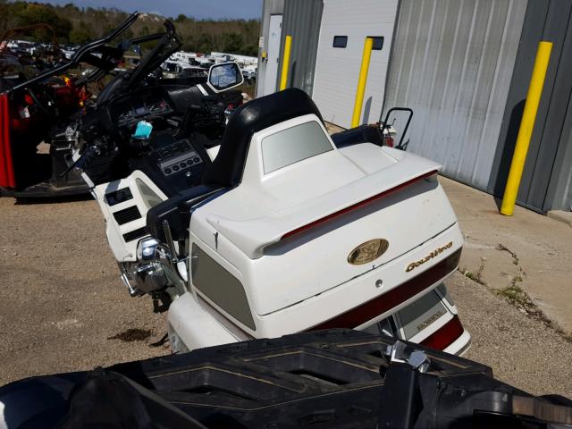 1HFSC2232YA202031 - 2000 HONDA GL1500 SE1 WHITE photo 3