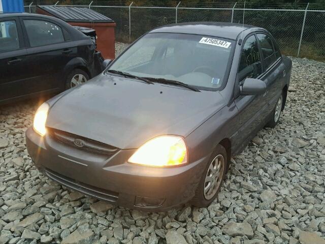 KNADC125346290368 - 2004 KIA RIO GRAY photo 2