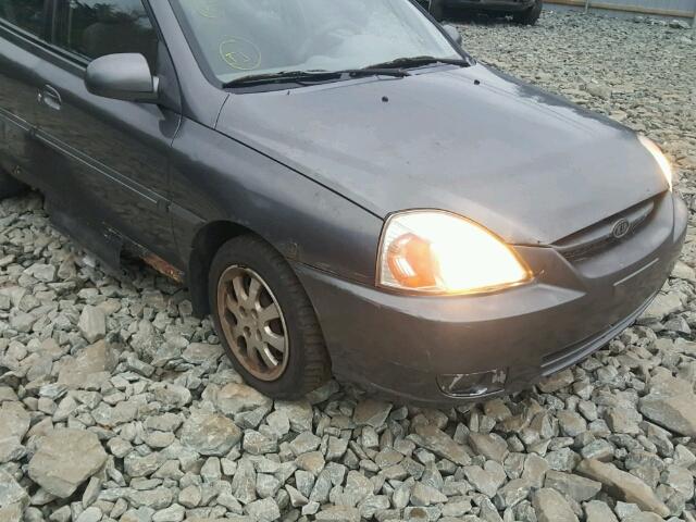 KNADC125346290368 - 2004 KIA RIO GRAY photo 9