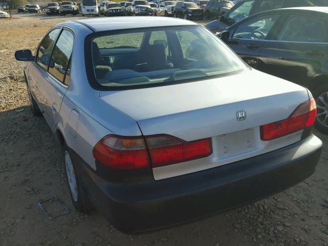 1HGCG5643XA128013 - 1999 HONDA ACCORD LX SILVER photo 3