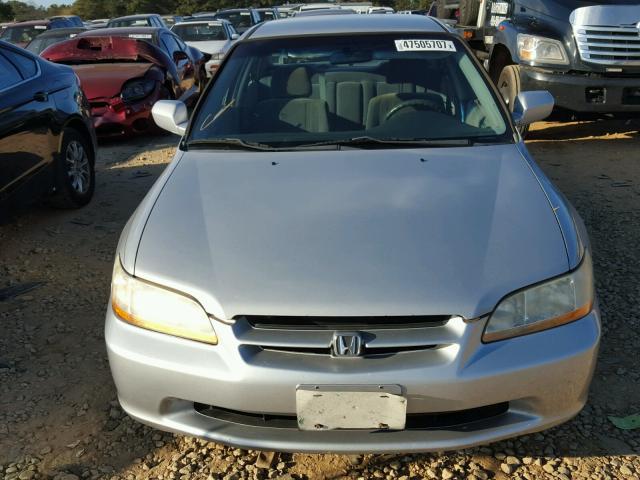 1HGCG5643XA128013 - 1999 HONDA ACCORD LX SILVER photo 9