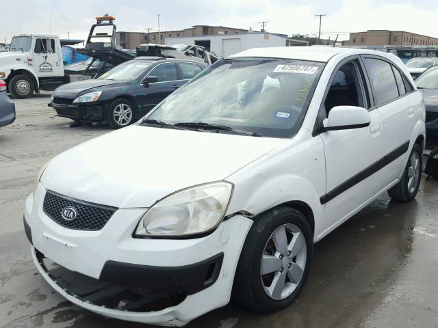 KNADE163X76197421 - 2007 KIA RIO 5 SX WHITE photo 2