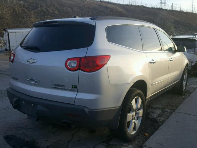 1GNEV33D09S100258 - 2009 CHEVROLET TRAVERSE L SILVER photo 4