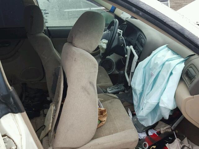 4S3BH675737631801 - 2003 SUBARU LEGACY OUT WHITE photo 5
