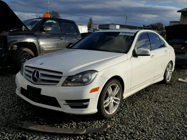 WDDGF4HB5DR299034 - 2013 MERCEDES-BENZ C 250 WHITE photo 2