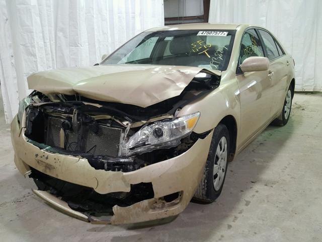 4T1BF3EKXAU104228 - 2010 TOYOTA CAMRY BASE GOLD photo 2