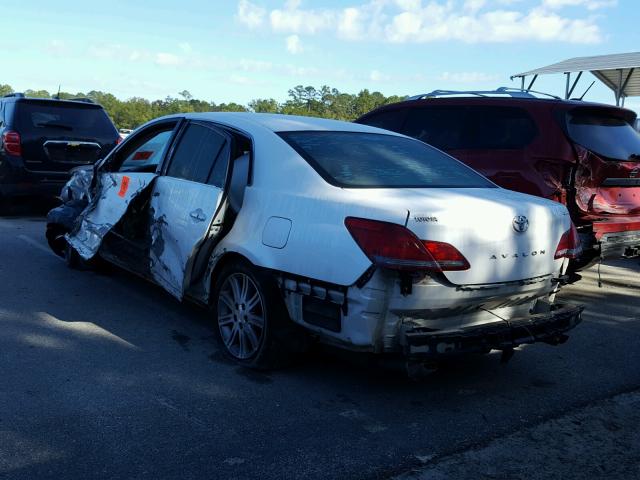 4T1BK36B18U303141 - 2008 TOYOTA AVALON XL WHITE photo 3