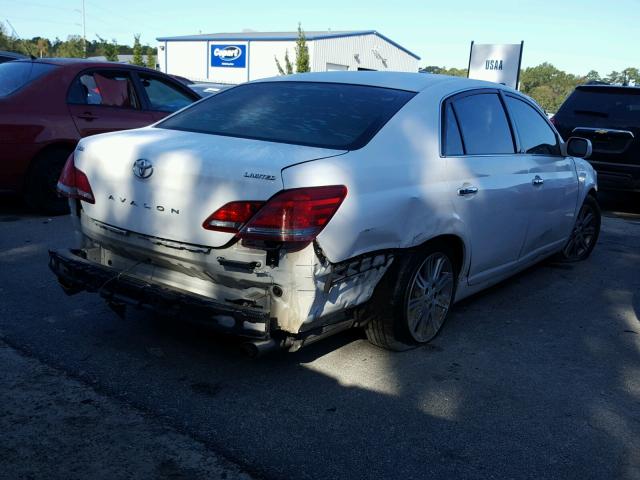 4T1BK36B18U303141 - 2008 TOYOTA AVALON XL WHITE photo 4