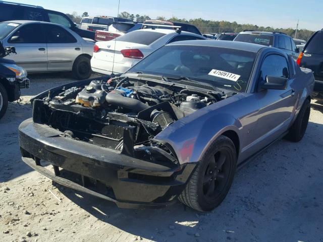 1ZVFT82H565245517 - 2006 FORD MUSTANG GT GRAY photo 2