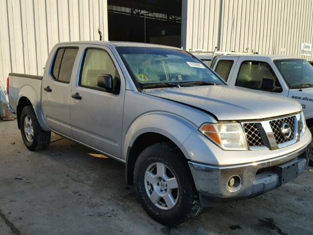 1N6AD07W96C471457 - 2006 NISSAN FRONTIER C SILVER photo 1