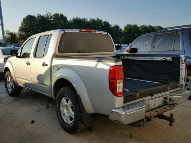 1N6AD07W96C471457 - 2006 NISSAN FRONTIER C SILVER photo 3