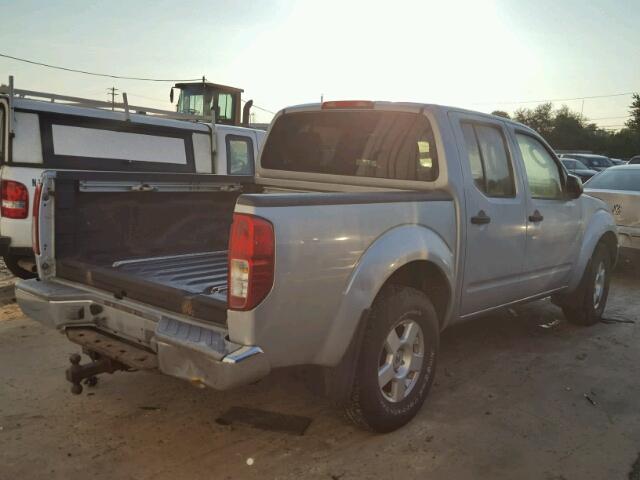 1N6AD07W96C471457 - 2006 NISSAN FRONTIER C SILVER photo 4