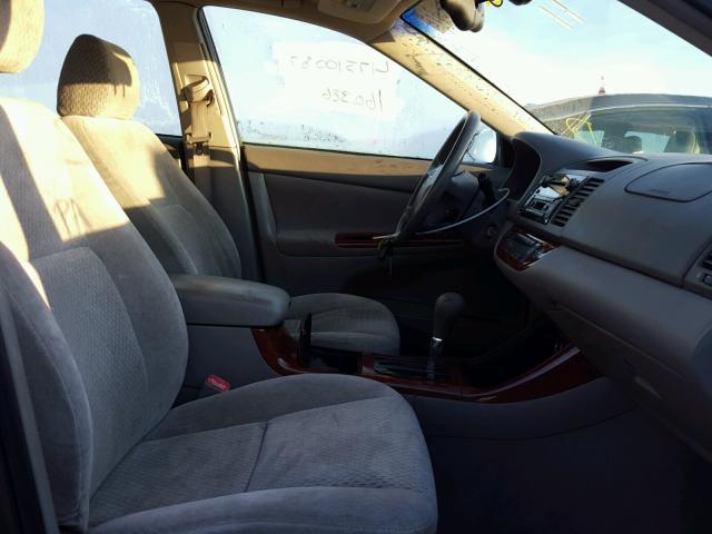 4T1BE32K54U805349 - 2004 TOYOTA CAMRY LE ნაცრისფერი ფოტო 5