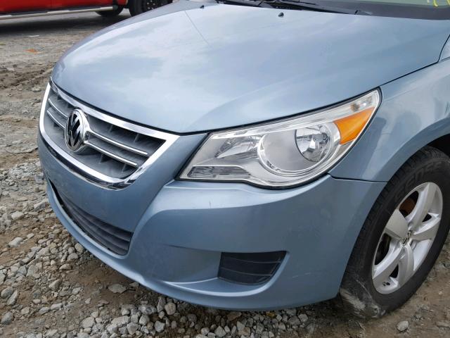 2V4RW3D14AR333437 - 2010 VOLKSWAGEN ROUTAN SE BLUE photo 9