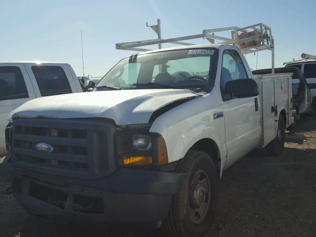 1FTNF20547EA30496 - 2007 FORD F250 SUPER WHITE photo 2