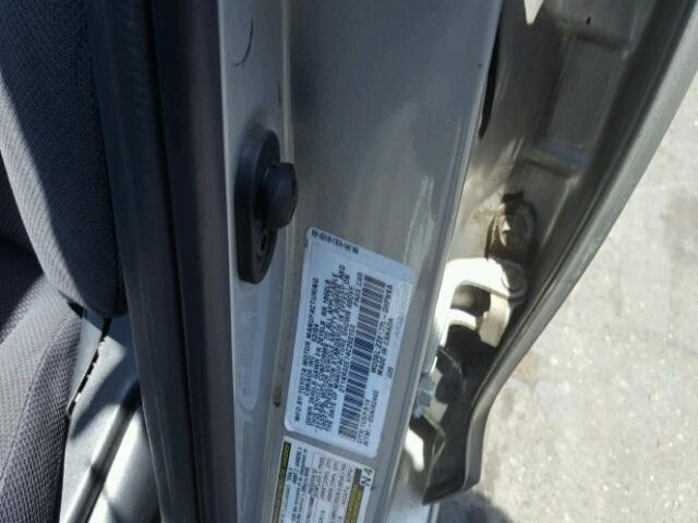 2T1KR32E74C292153 - 2004 TOYOTA MATRIX 银色 照片 10