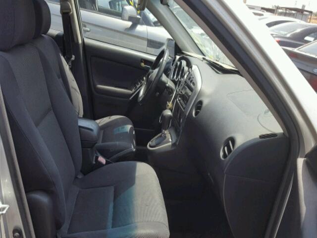 2T1KR32E74C292153 - 2004 TOYOTA MATRIX 银色 照片 5