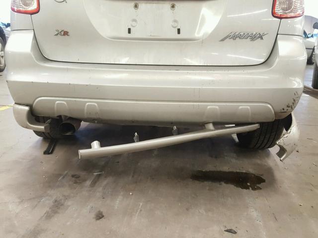 2T1KR32E13C069038 - 2003 TOYOTA MATRIX 银色 照片 9