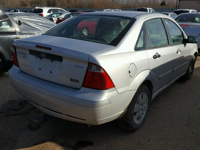 1FAFP34N96W233626 - 2006 FORD FOCUS ZX4 SILVER photo 4