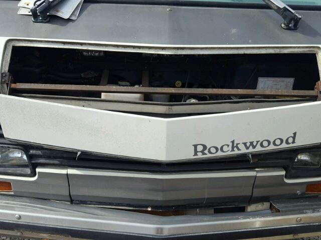 17N530129KW015519 - 1989 ROCK MOTORHOME TWO TONE photo 7