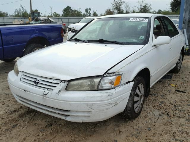 4T1BG22K0WU829680 - 1998 TOYOTA CAMRY CE WHITE photo 2