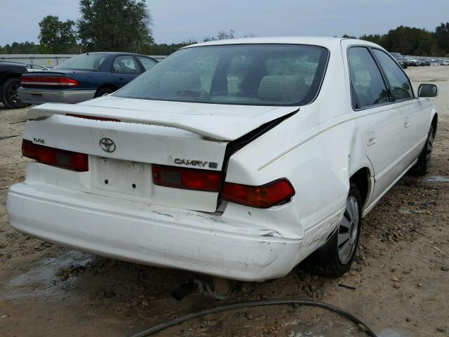 4T1BG22K0WU829680 - 1998 TOYOTA CAMRY CE WHITE photo 4