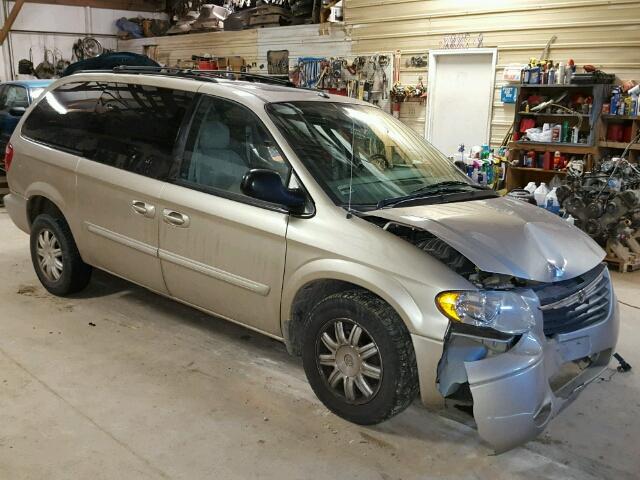 2A4GP54LX6R845779 - 2006 CHRYSLER TOWN & COU GOLD photo 1